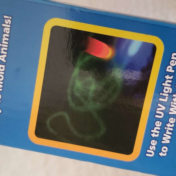 Sands Alive GLOW Explorer Set for kids 3+ - Picture 5 of 7